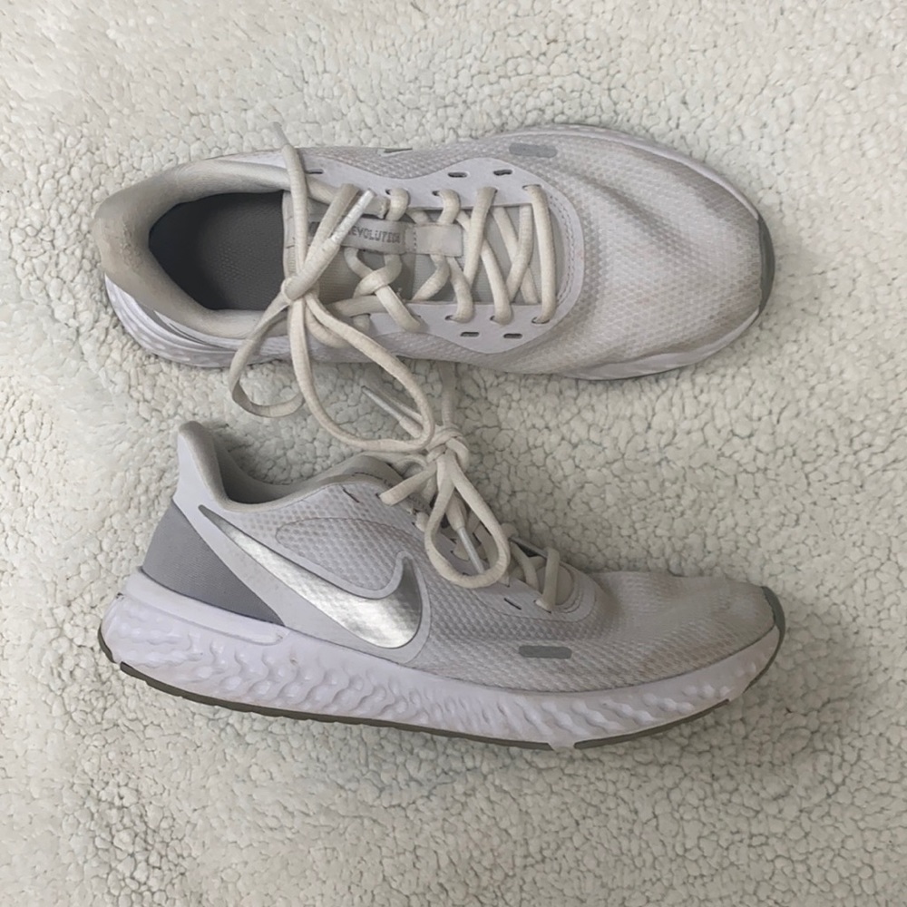 Nike white tennis shoes